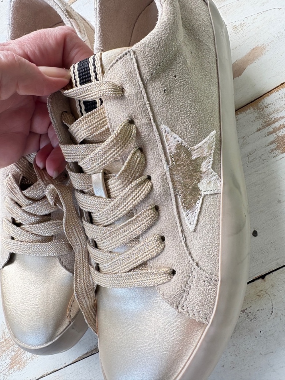 SHU SHOP Reya sneaker gold tone distressed star cowhide sz 8 NWOB - Picture 14 of 15